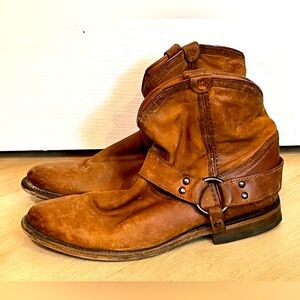 Frye Women's Wyatt Harness Leather Short Boot 8.5 B Brown Butter Soft Moto 72368